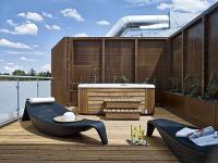 Jacuzzis hotelszoba a Barack Thermal és Wellness szállodában Tiszakécskén kültéri jacuzzival Jacuzzis hotelszoba a Barack Thermal és Wellness szállodában Tiszakécskén kültéri jacuzzival