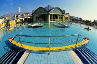 Park Inn Sárvár 4* külső medencéje a Spa és Gyógyfürdőben Park Inn Sárvár 4* külső medencéje a Spa és Gyógyfürdőben