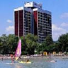 3 csillagos Hotel Marina Balatonfüreden közvetlenül a vízparton helyezkedik el